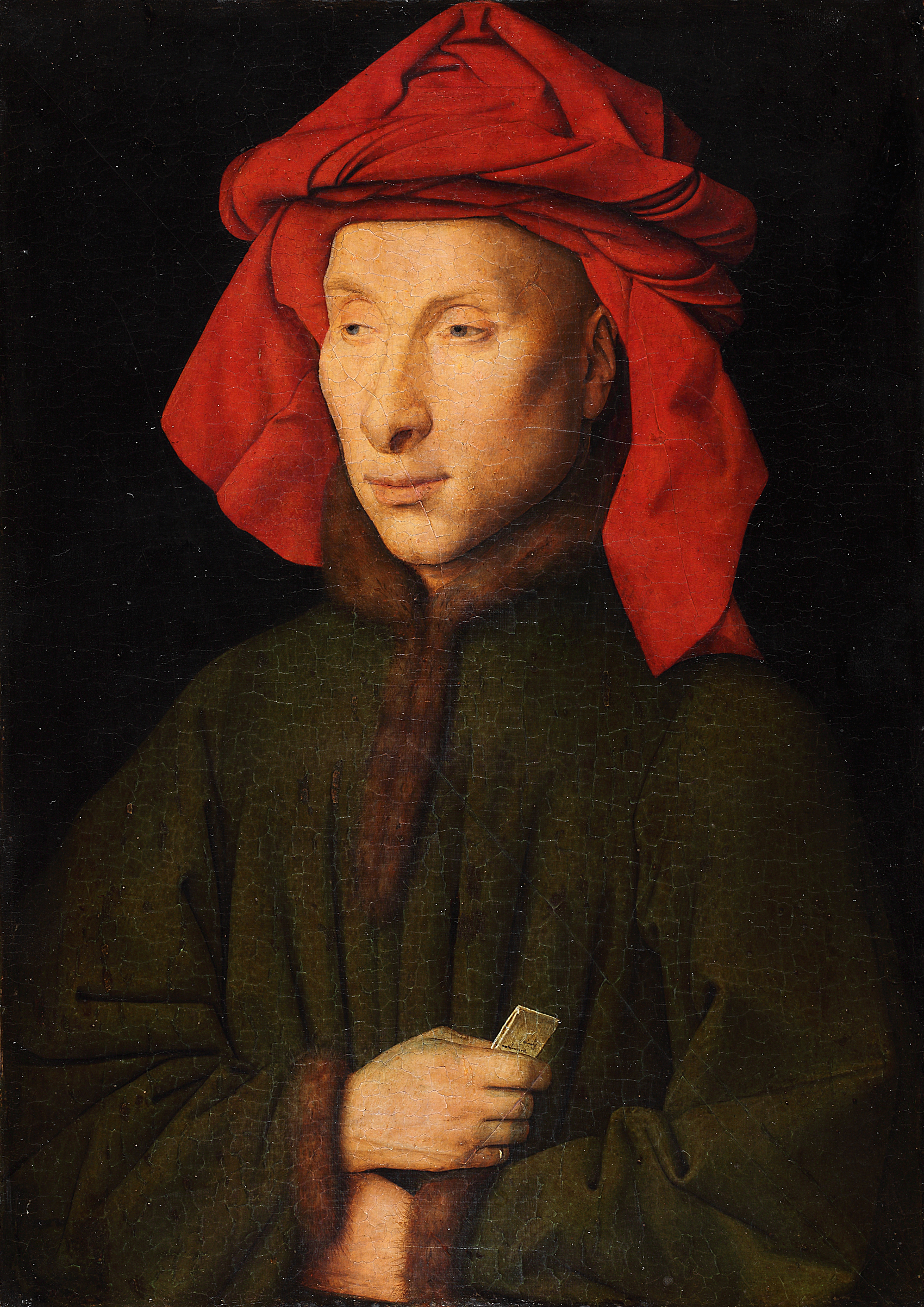Retrato de un hombre de rostro alargado y pálido con un turbante rojo, vestido con ropa oscura con cuello de piel
