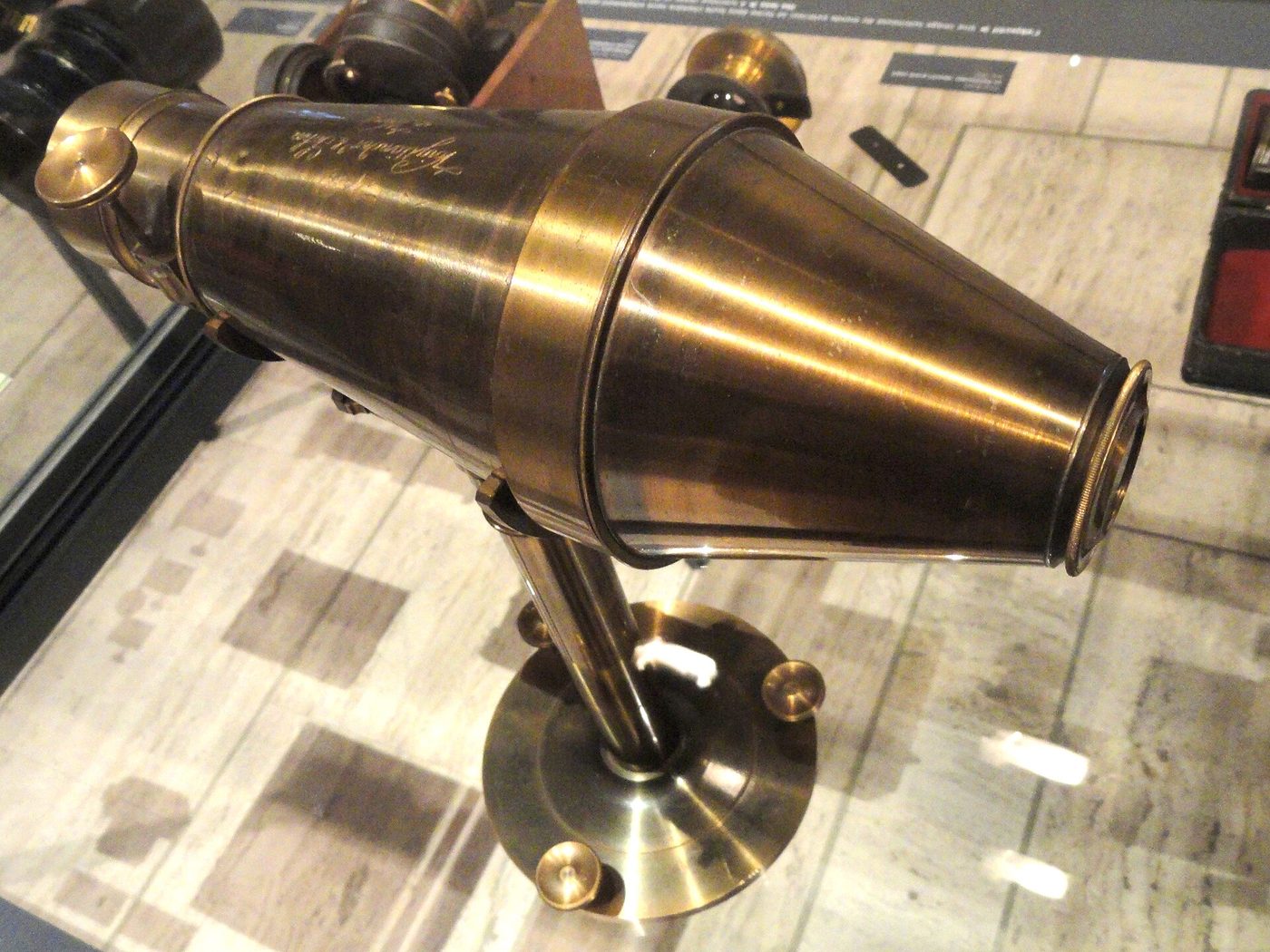 Objetivo Petzval de latón con montura de tornillo, reproducción de 1940
