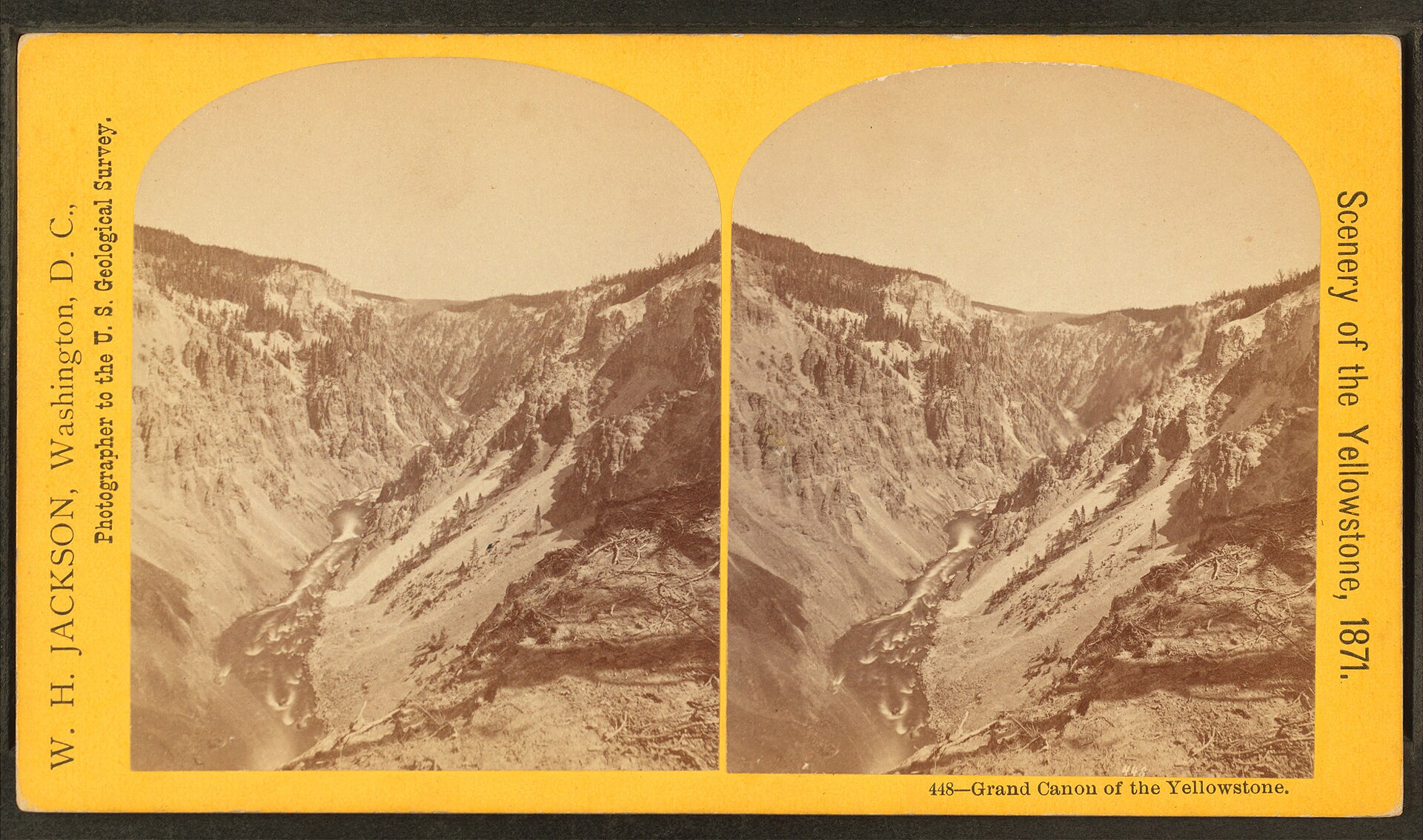 Tarjeta estereoscópica amarilla con dos vistas casi idénticas del Gran Cañón del Yellowstone