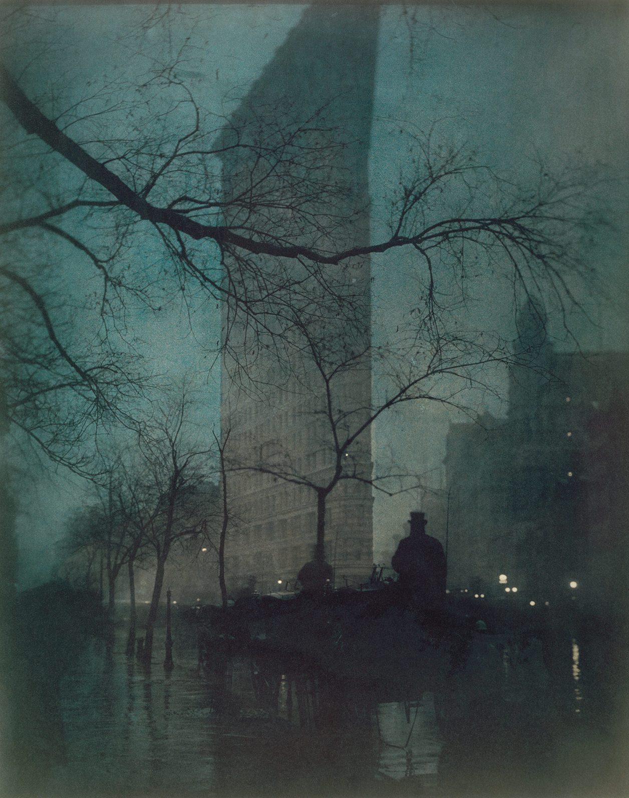 El edificio Flatiron de Nueva York al anochecer, fotografía pictorialista de Edward Steichen