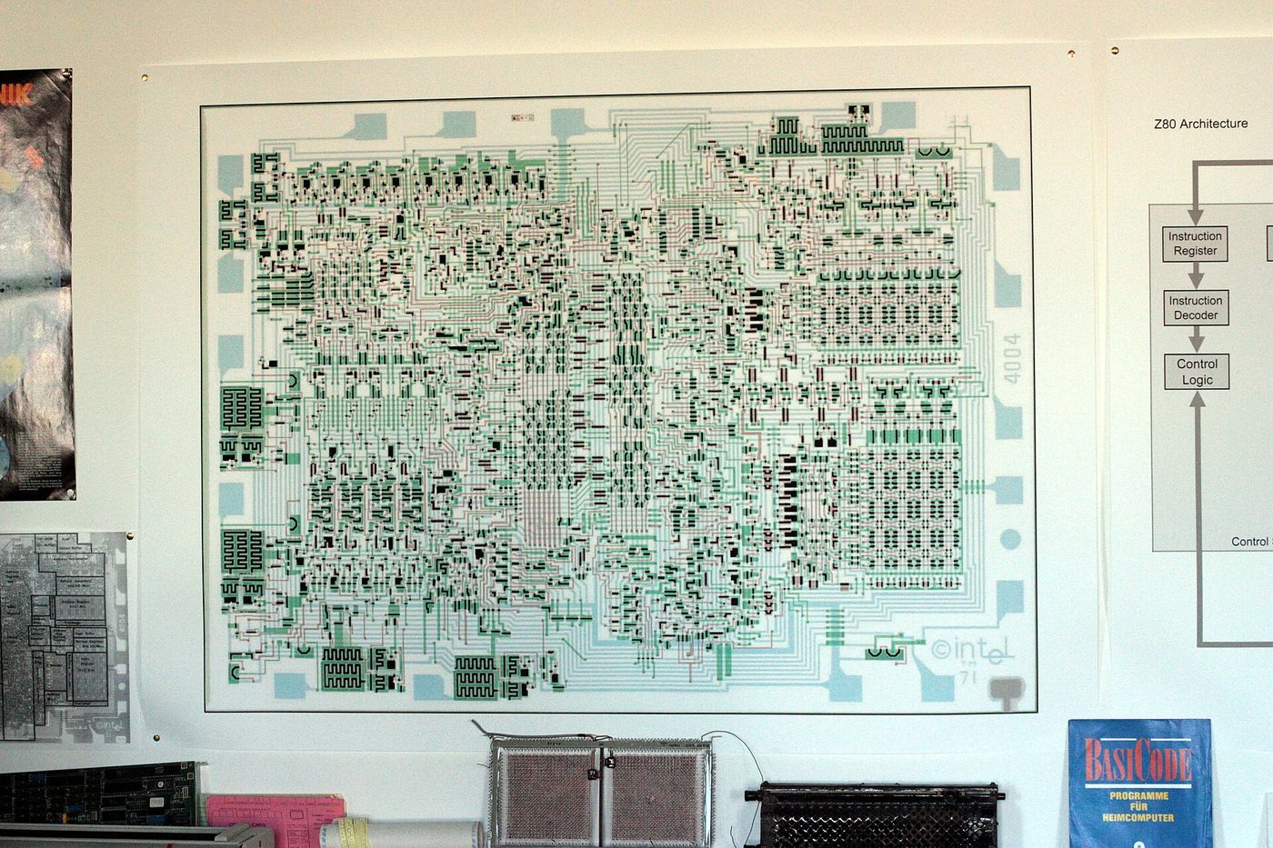 Dibujo del diseño físico del microprocesador Intel 4004, con las pistas y los bloques de transistores