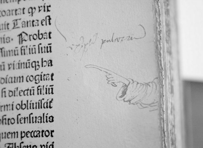 Manícula: mano con el índice extendido dibujada al margen de un manuscrito