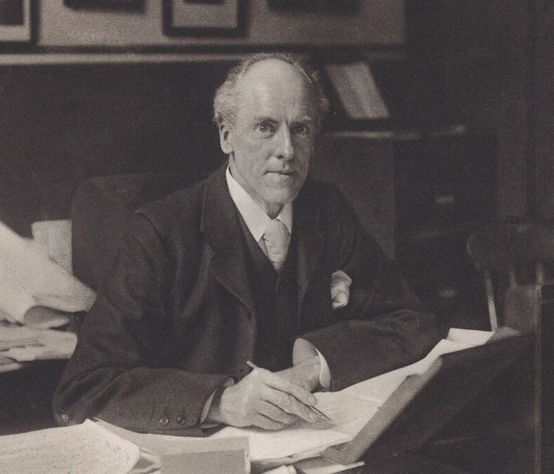 Fotograbado de Karl Pearson en 1910, de medio cuerpo, con barba y gafas