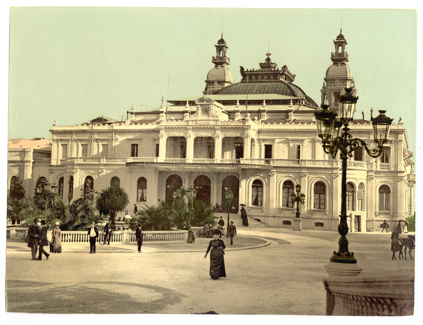 El casino de Montecarlo hacia 1900, en una fotografía coloreada