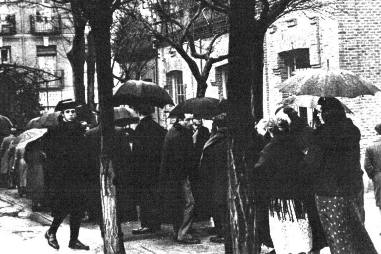 Fotografía antigua de votantes durante las elecciones generales españolas de 1936