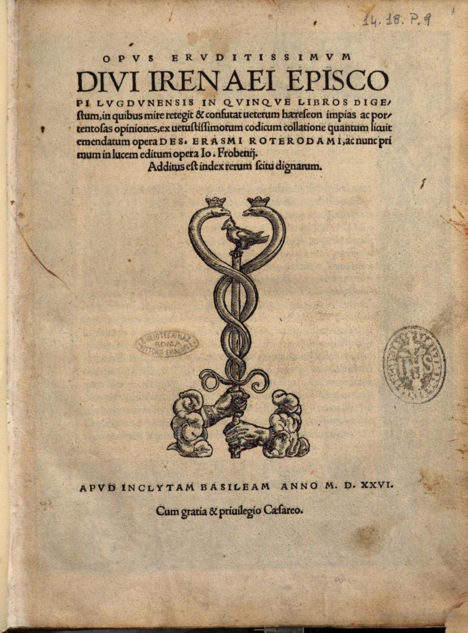 Portada de un libro antiguo impreso en latín con el título Opus eruditissimum divi Irenaei episcopi Lugdunensis y un grabado de dos serpientes entrelazadas en un caduceo