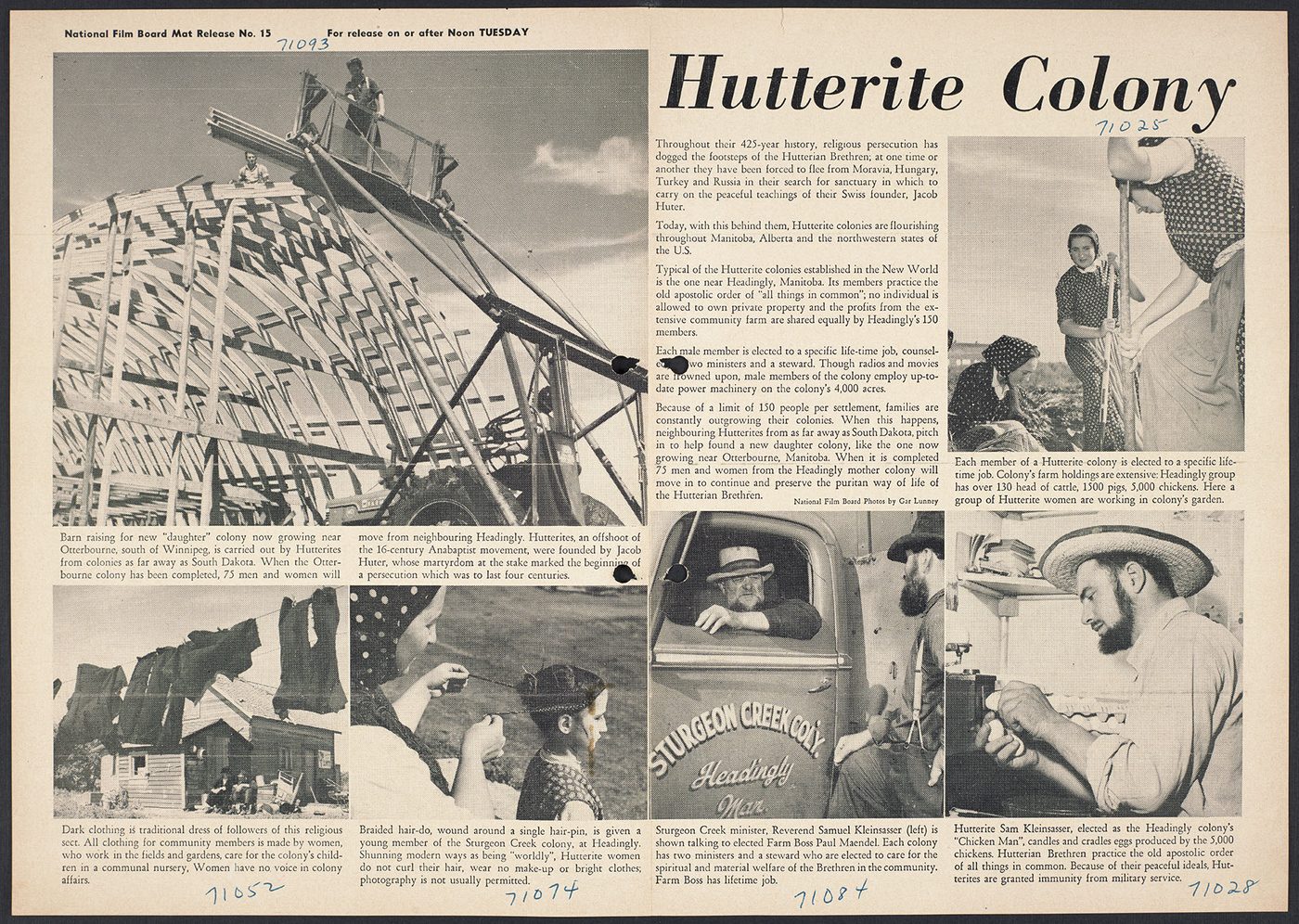 Fotografía en blanco y negro de una colonia hutterita con sus edificios y sus habitantes