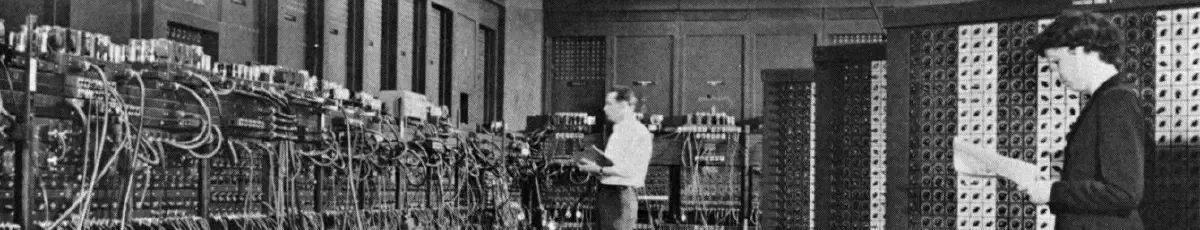 Glen Beck and Betty Snyder program the ENIAC in building 328 at the Ballistic Research Laboratory — Informática